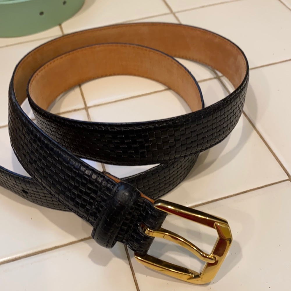 JoS.A.BANK brand black tan color leather belt size 40 made in Canada